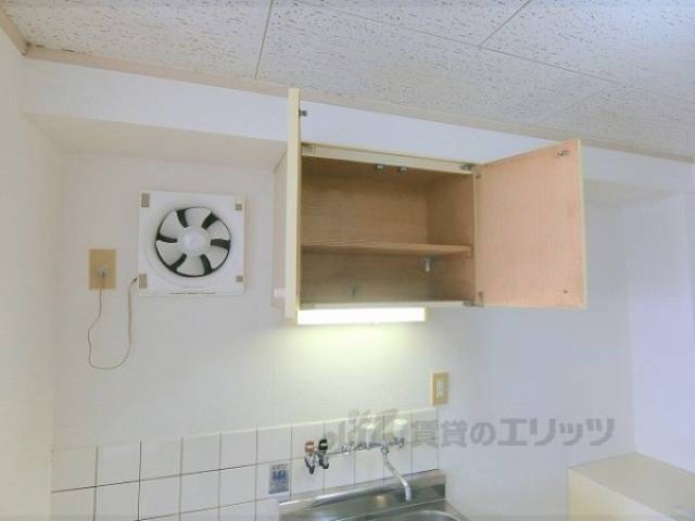 キッチン　キッチン上部収納