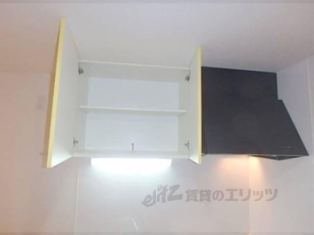 キッチン　上部収納