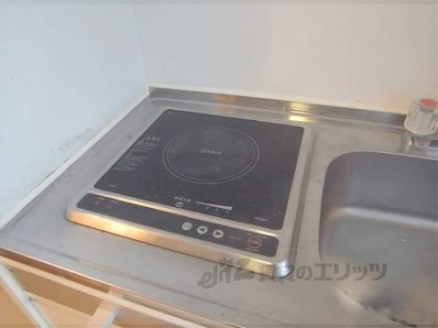 キッチン　一口コンロ付いているのが嬉しいですね