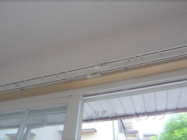 カーテンレール　二重です