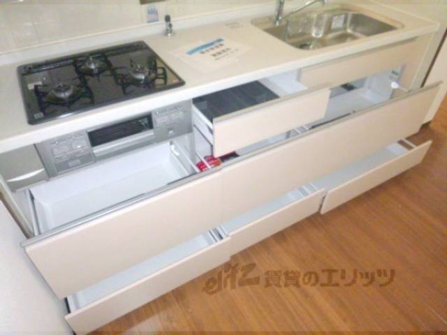 キッチン　収納スペース。