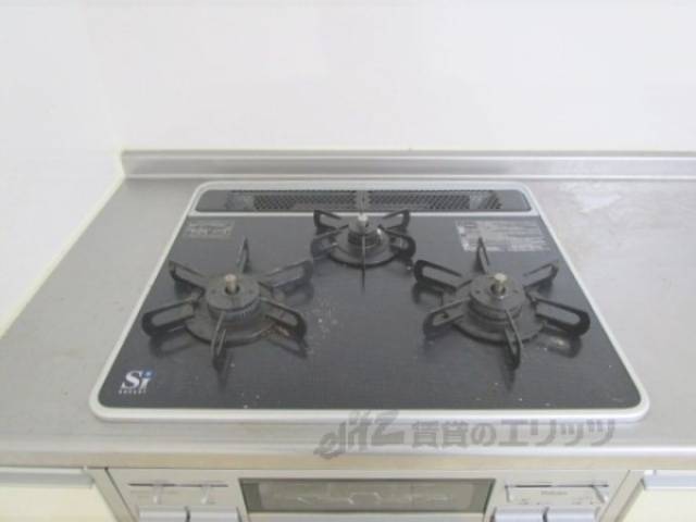 キッチン　ガス3口コンロ