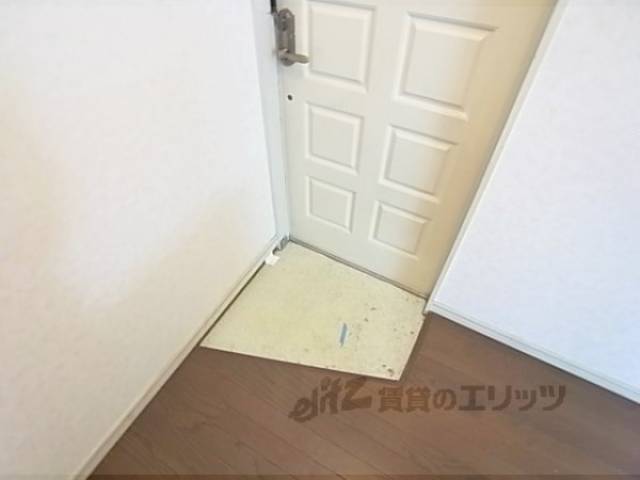 玄関　一人暮らしには十分な広さの玄関です