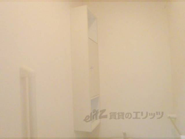 トイレ　棚あります