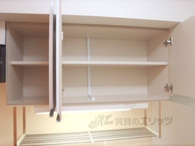 キッチン　上部収納
