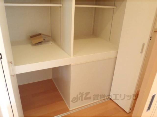 収納　廊下の収納（下部）