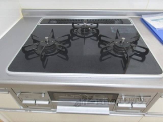 キッチン　ガス3口コンロ