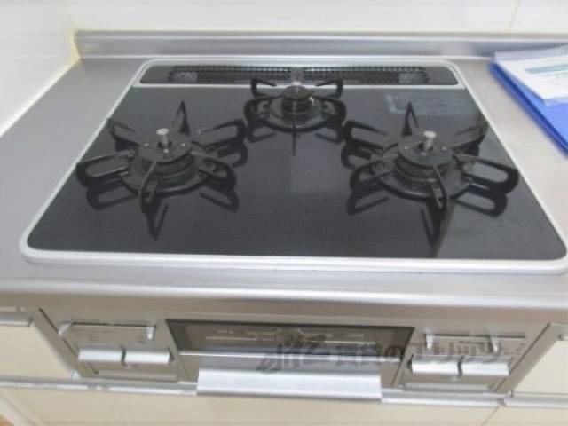 キッチン　ガス3口コンロ
