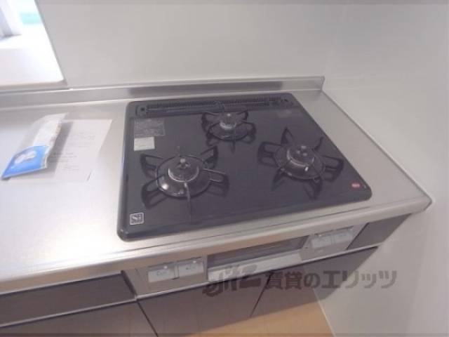 キッチン　3口コンロ付でお料理もらくらく