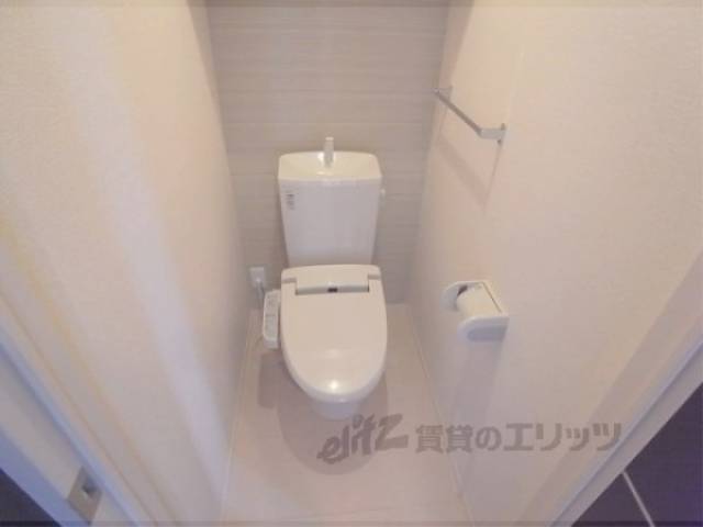 トイレ　ウォシュレットつき