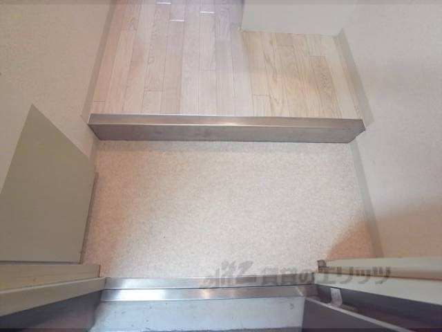 玄関　全て同マンションの違うお部屋の写真です。