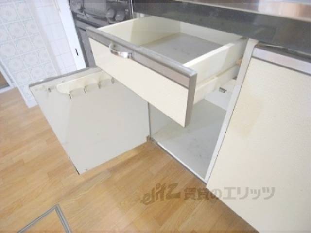 キッチン　下部収納