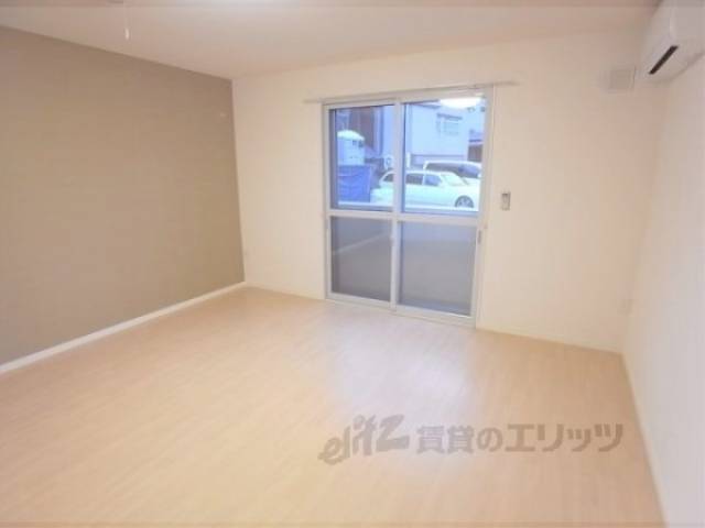 洋室　アクセントクロスでオシャレな雰囲気に