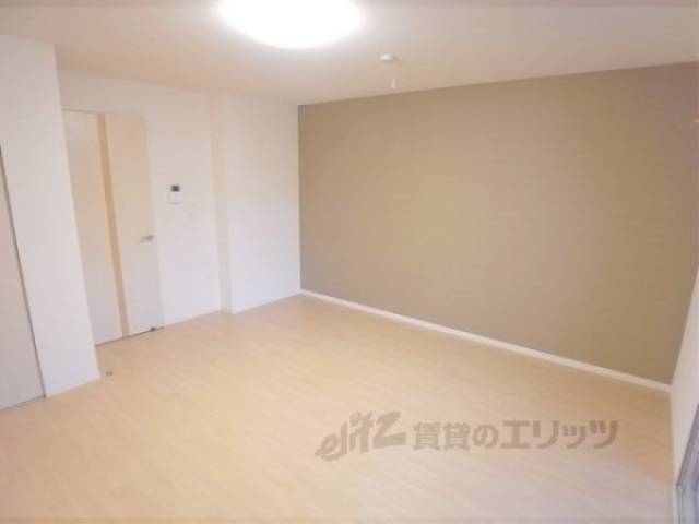 洋室　アクセントクロスでオシャレな雰囲気に