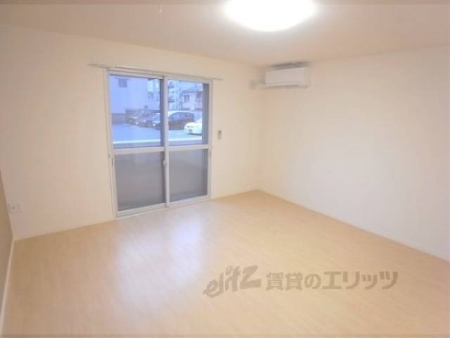 洋室　ゆったりとした１０帖の洋室です