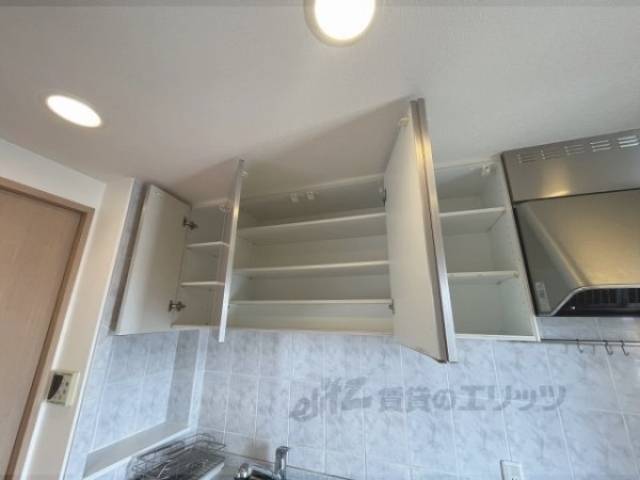 キッチン　上部収納