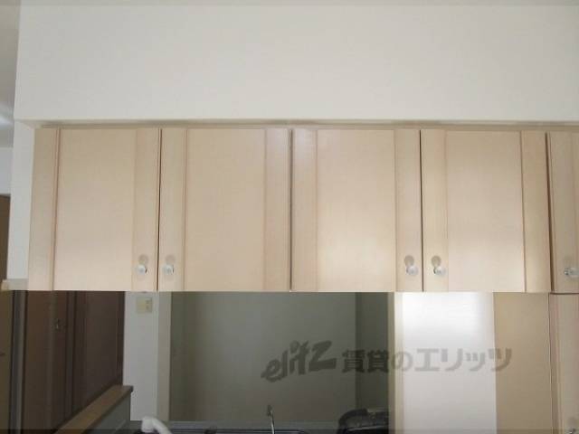 収納　上部収納