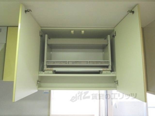 キッチン　上部収納