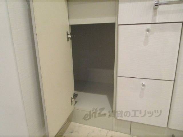 洗面所　下部収納