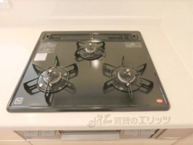 キッチン　3口コンロ