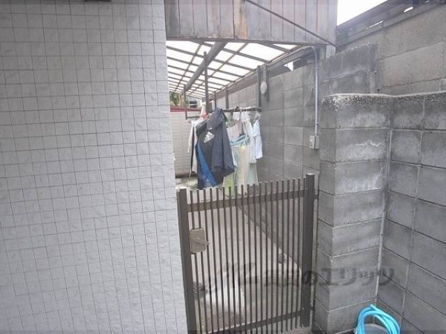 ベランダ　共用洗濯干し場