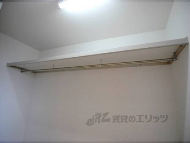収納　東側洋室　収納２