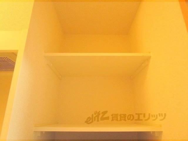 冷蔵庫置場　冷蔵庫上収納