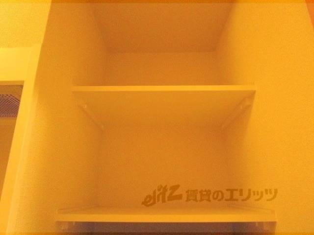 冷蔵庫置場　冷蔵庫上収納