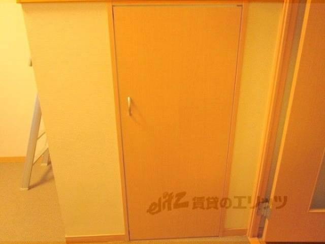 収納　ロフト下クローゼット