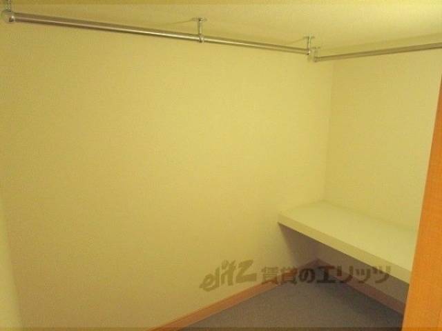 収納　ロフト下クローゼット