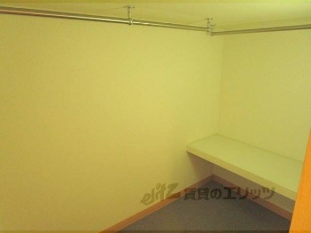 収納　ロフト下クローゼット