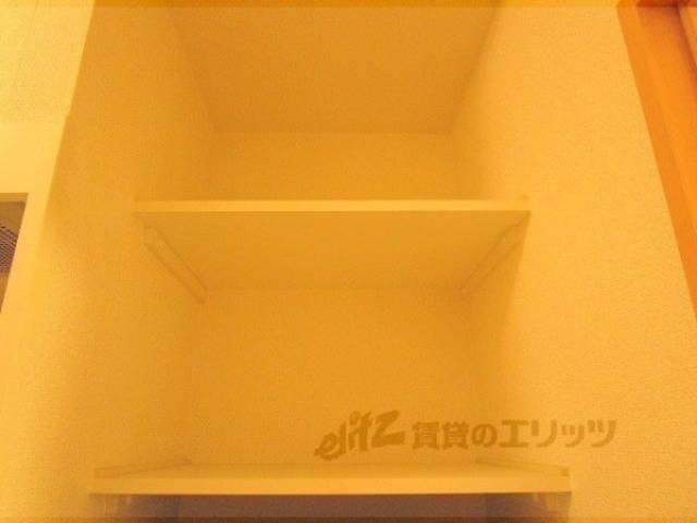 冷蔵庫置場　冷蔵庫上収納