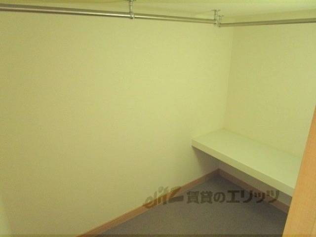 収納　ロフト下クローゼット