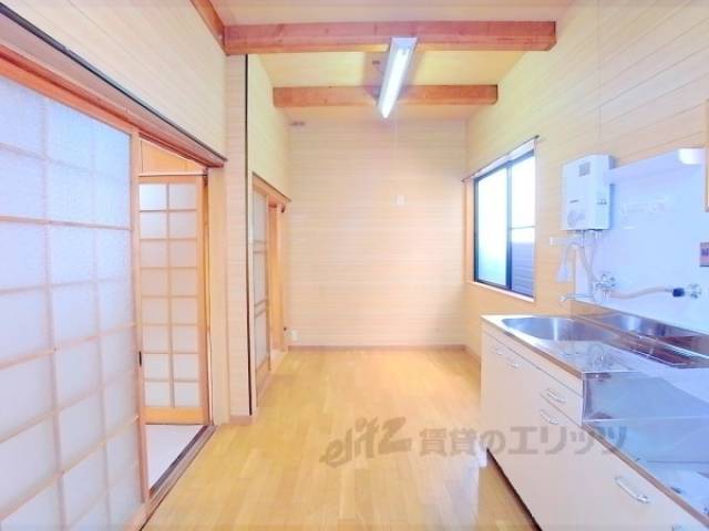 ダイニング　机なども置けますよ。