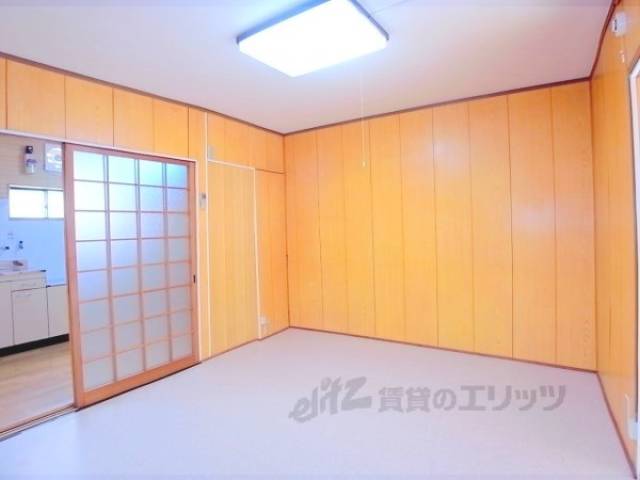 洋室　1階5.5帖の洋室です。