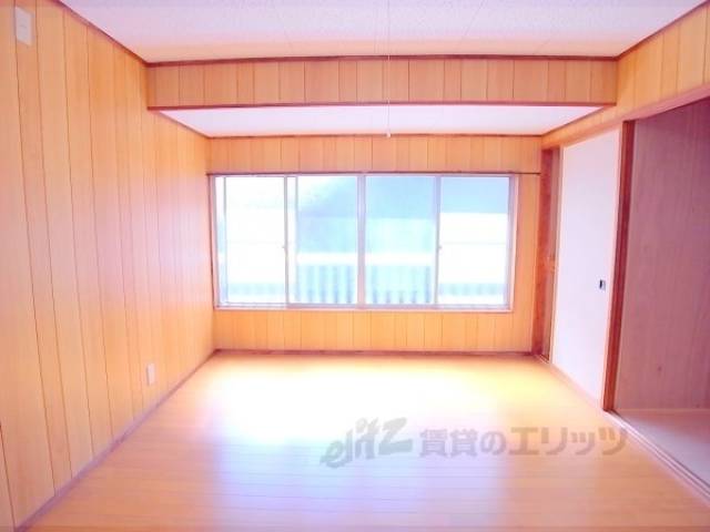 洋室　陽もよく入ります。
