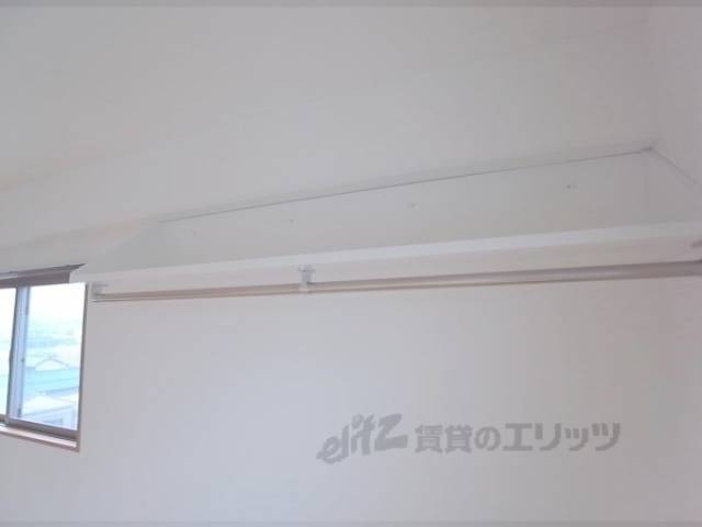 収納　便利な収納棚付き。