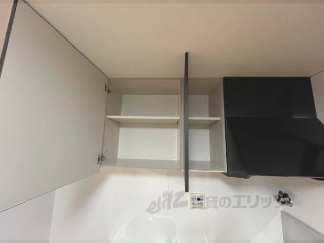 キッチン　上部収納