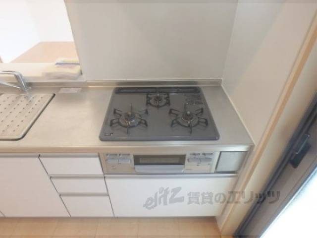 キッチン　ガス3口コンロ