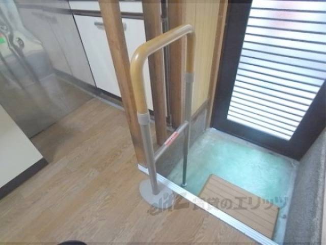 玄関　手すり