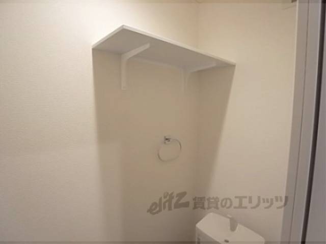 トイレ　トイレの上の棚です