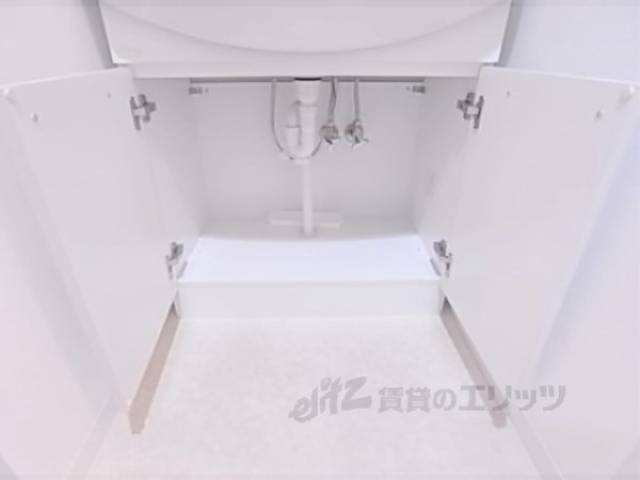 洗面所　洗面化粧台・収納場所