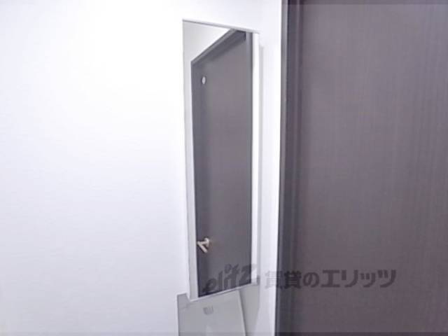 トイレ　手洗器・鏡