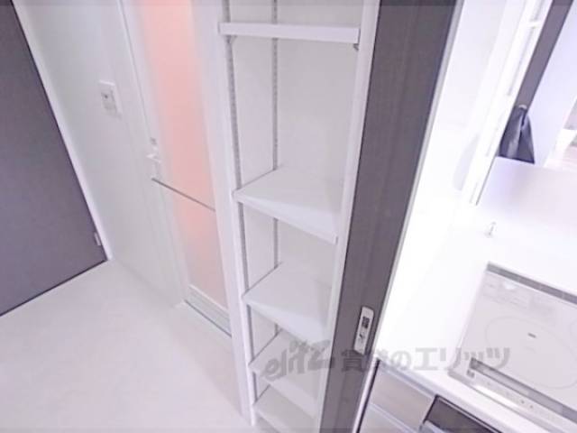 収納　浴室入口・横
