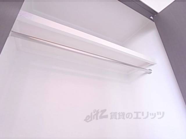 収納　上段・右側