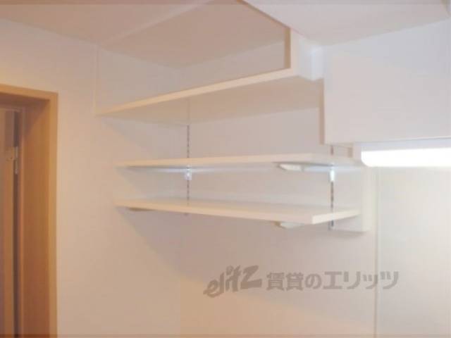 冷蔵庫置場　収納