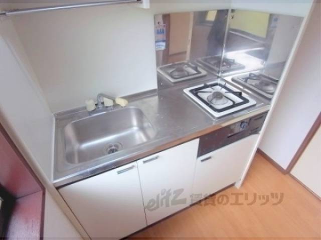 キッチン　まな板スペースがあります。