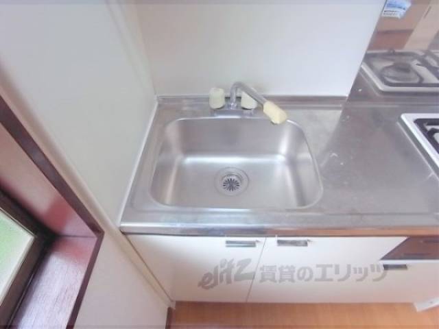 キッチン　シンク　溝が深めです。