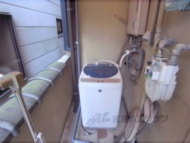 洗濯機置場　共用ランドリー　入居者専用のランドリーです。