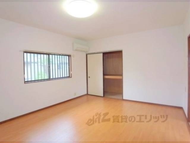 居室　お部屋に収納スペースがあります。